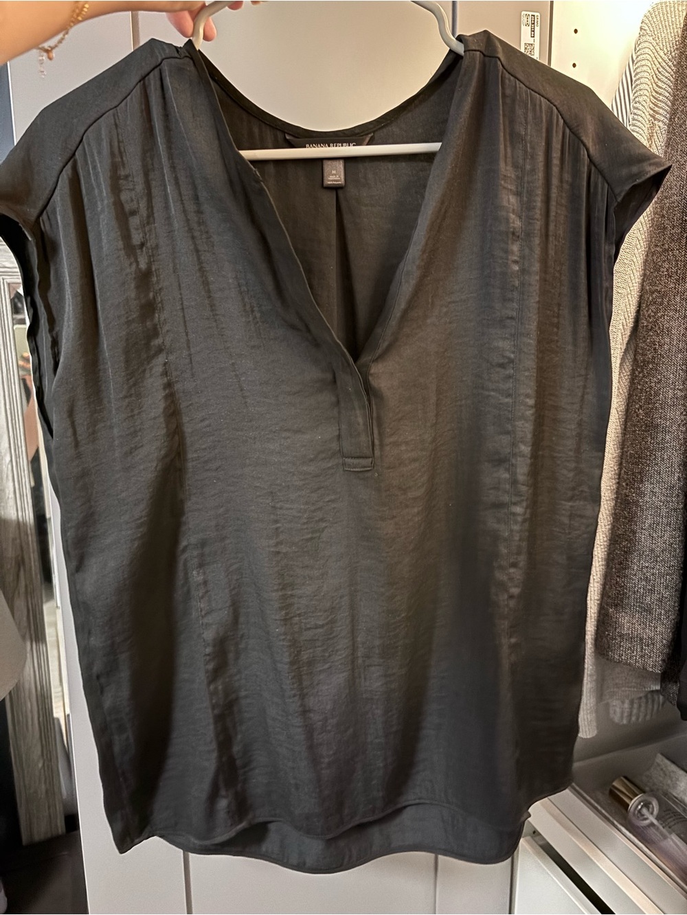 Banana Republic Black V-Neck Cap Sleeve Blouse